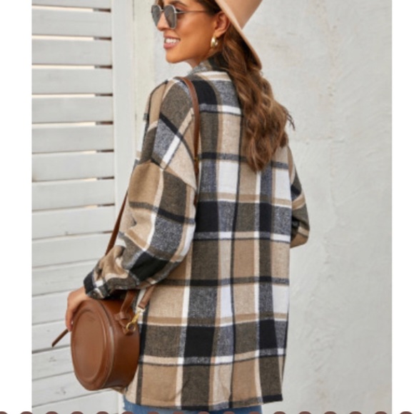 Plaid Jacket / shacket - Picture 3 of 16